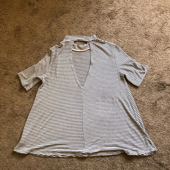 American Eagle Mock neck top with Cutout In back - Picture 4 of 4
